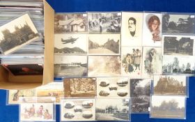 Postcards, a mixed age collection of over 400 cards, mostly UK topographical, with strength in