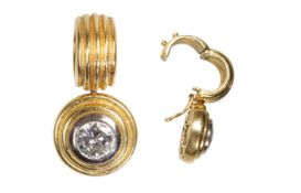 Anhänger (Schlaufe zum Öffnen), GG 750/000, zentraler Brillant ca. 1,0 ct tw/w-p (seitlich mit ...