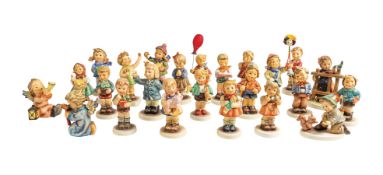 Lot Einzelstücke: 24 GÖBEL/HUMMEL Figuren, u.a. Ich zeig dir was, Bring uns Glück, Ich möchte ...