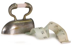 Schneidermaß in Form eines BÜGELEISENS, am Ende eine Kurbel, H = 4,5 mm