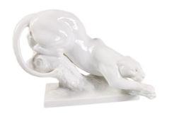 Skulptur, PHANTER auf Sockel, MEISSEN, Ausführung in Weißporzellan 1. Wahl, auf Sockel ...