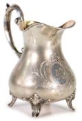 Milchkännchen um 1900, SILBER 800/000, bauchiger Korpus mattiert, vorne ausladende Gravur mit ...