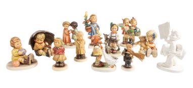 Lot Einzelstücke: 12 GÖBEL/HUMMEL Figuren, u.a. Zeitungsjunge, Kaminfeger, Lass uns zusammen ...