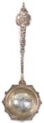 Antikes Teesieb, SILBER 800/000, signiert, Sieb mit einer 6-eckigen Grundform, L = 18,5 cm, ...