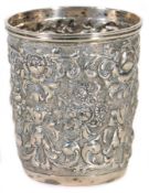 Kleiner Becher 2.Hälfte 19Jhd., SILBER 9 Lot, signiert GJ, umlaufend floral relieffiert, ...
