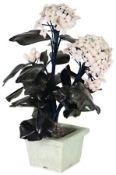 BLUME, Blüten, Blätter u. Topf, alles aufwändig aus Stein geschnitten und graviert (u.a. ...