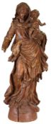 Holzstatue Mitte/Ende 18.Jhd., Maria auf einem Sockel stehend, im Arm das Jesuskind, zu Füßen ...