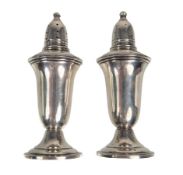 1 Paar Salz- & Pfeffersteuer, Amerika Mitte 20Jhd., SILBER 925/000, STERLING CEMENT FILLED, H ...