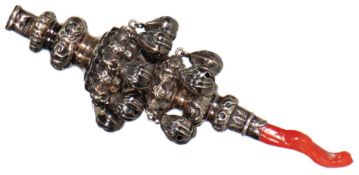 Kinder Rassel, BIEDERMEIER 1.Hälfte 19.Jhd., SILBER, Korpus mit stark reliefiertem Ornament, ...