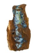 Flacher Opal-Rohstein, Vorderseite mit flächigen Opaladern durchzogener Matrix ...
