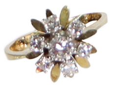 Entourage-Ring, GG 585/000, zentraler Brillant ca. 0,20 ct tw/w-vsi , im Kranz 6 weitere ...