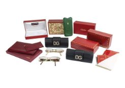 Lot Schatullen u. ä.: 1 ROLEX Schatulle, oben mit Stoff bespannt, ca. 14,0 x 6,0 x 10,5 cm, 1 ...