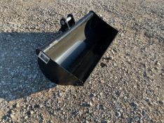 30 INCH TOOTHLESS BUCKET FOR MINI EXCAVATOR