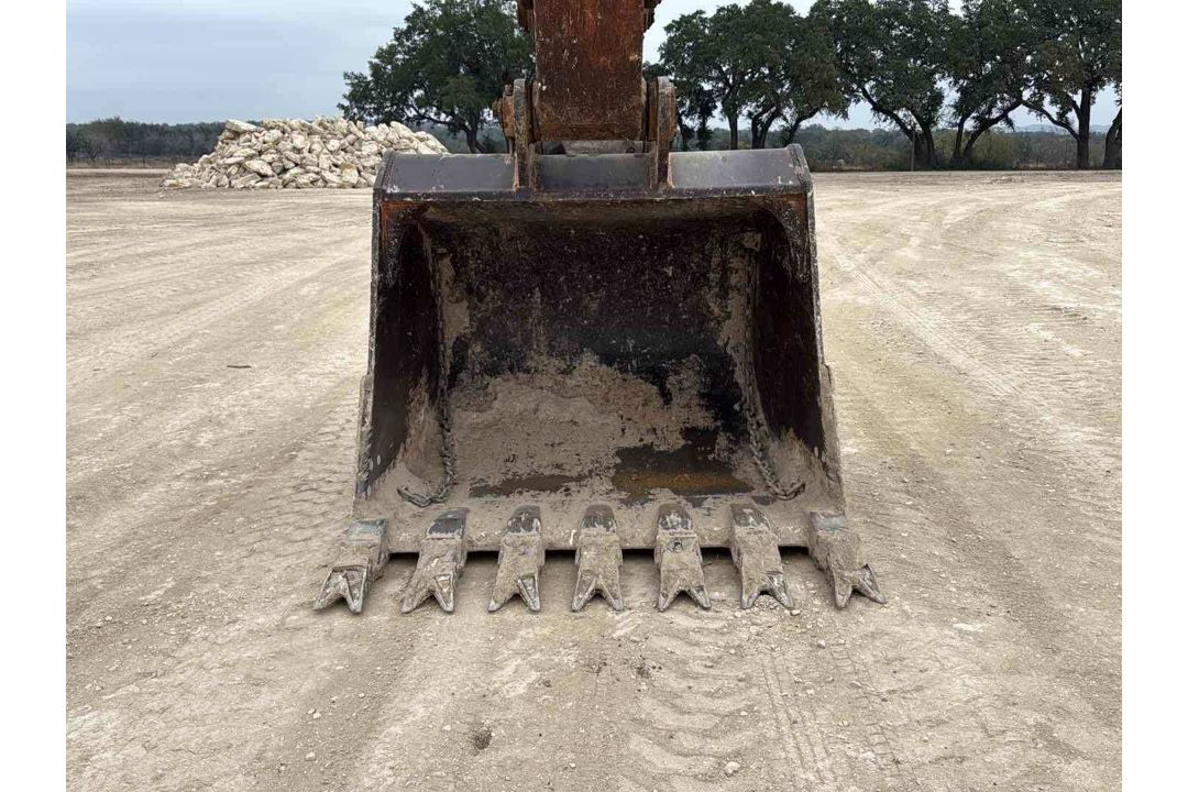 HITACHI EX550LC EXCAVATOR - Image 13 of 17