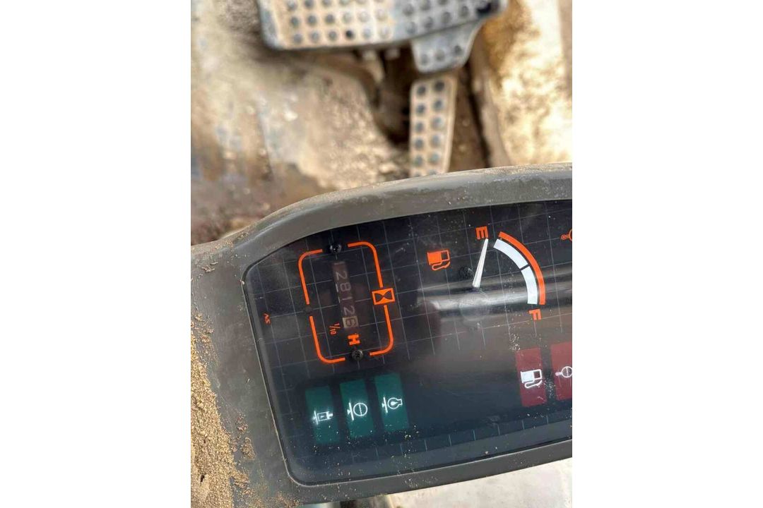 HITACHI EX550LC EXCAVATOR - Image 16 of 17