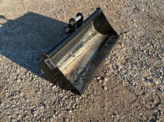 30 INCH TOOTHLESS BUCKET FOR MINI EXCAVATOR