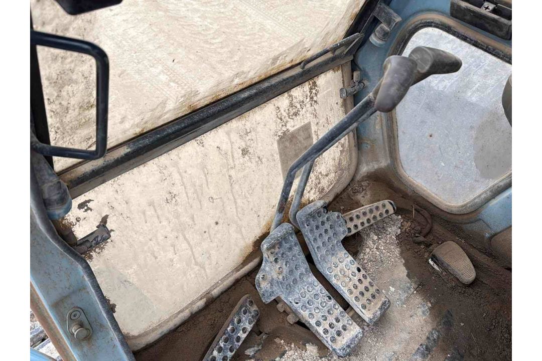 HITACHI EX550LC EXCAVATOR - Image 15 of 17