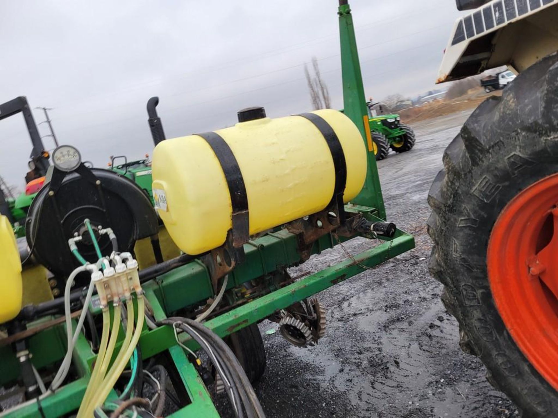 John Deere 7200 Corn Planter - Image 4 of 30