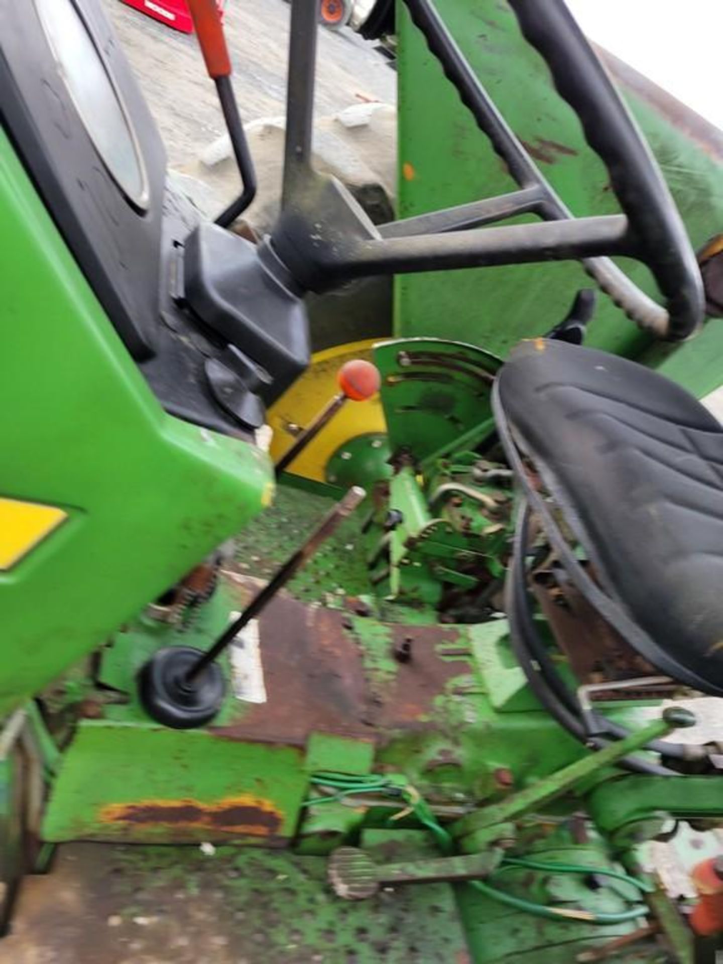 John Deere 2750 Tractor 'Runs & Operates' - Image 32 of 38