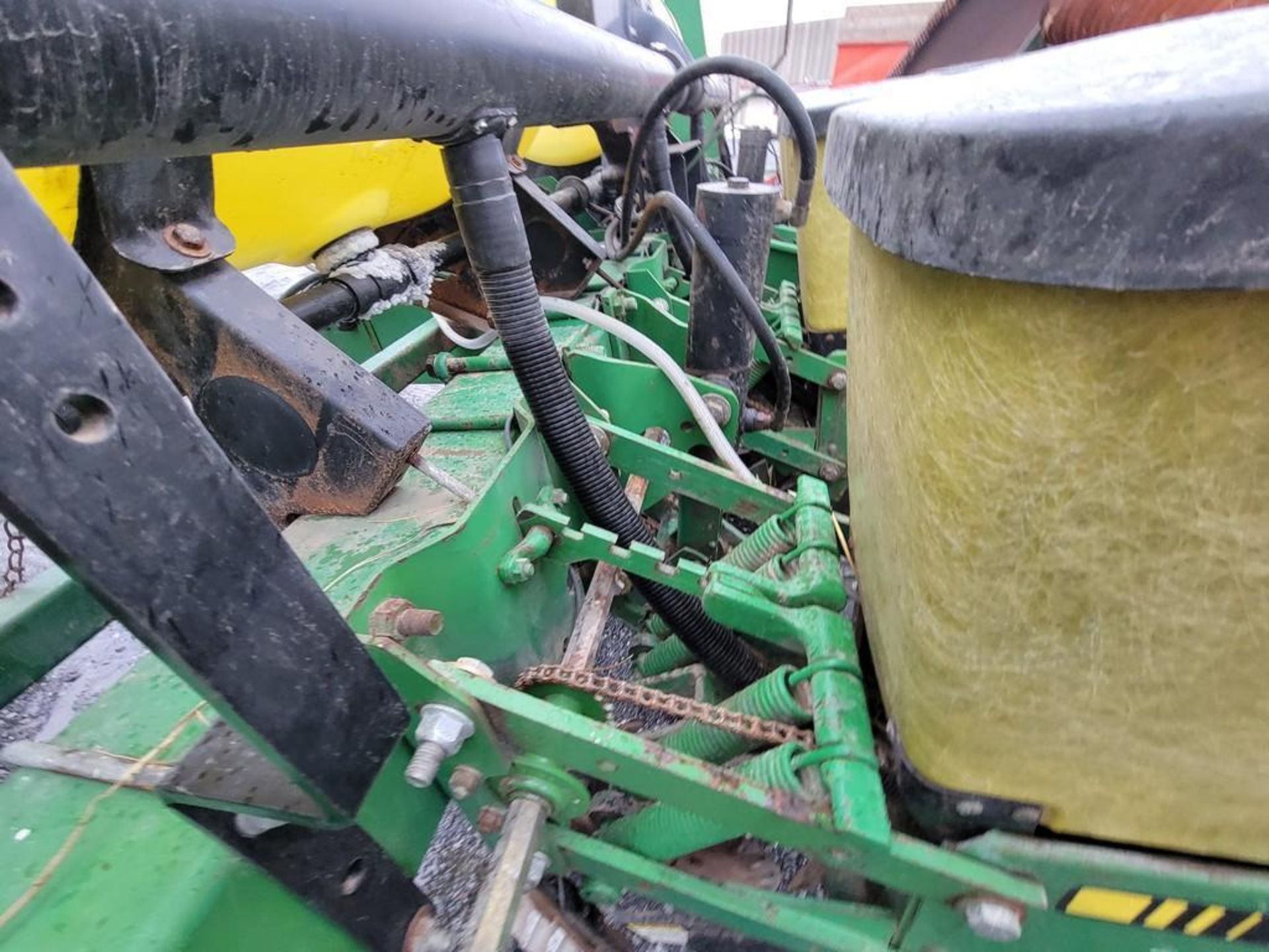 John Deere 7200 Corn Planter - Image 24 of 30