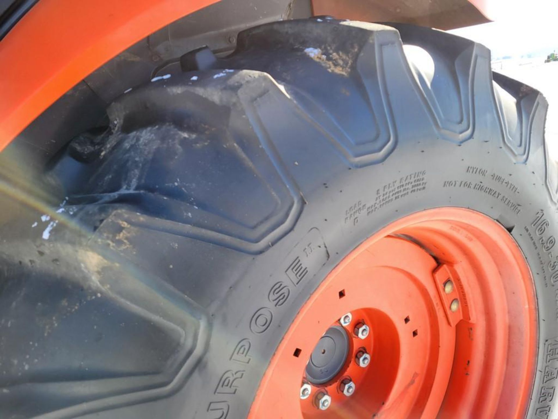 Kubota M7060 Cab Loader Tractor 'Ride & Drive' - Image 17 of 37
