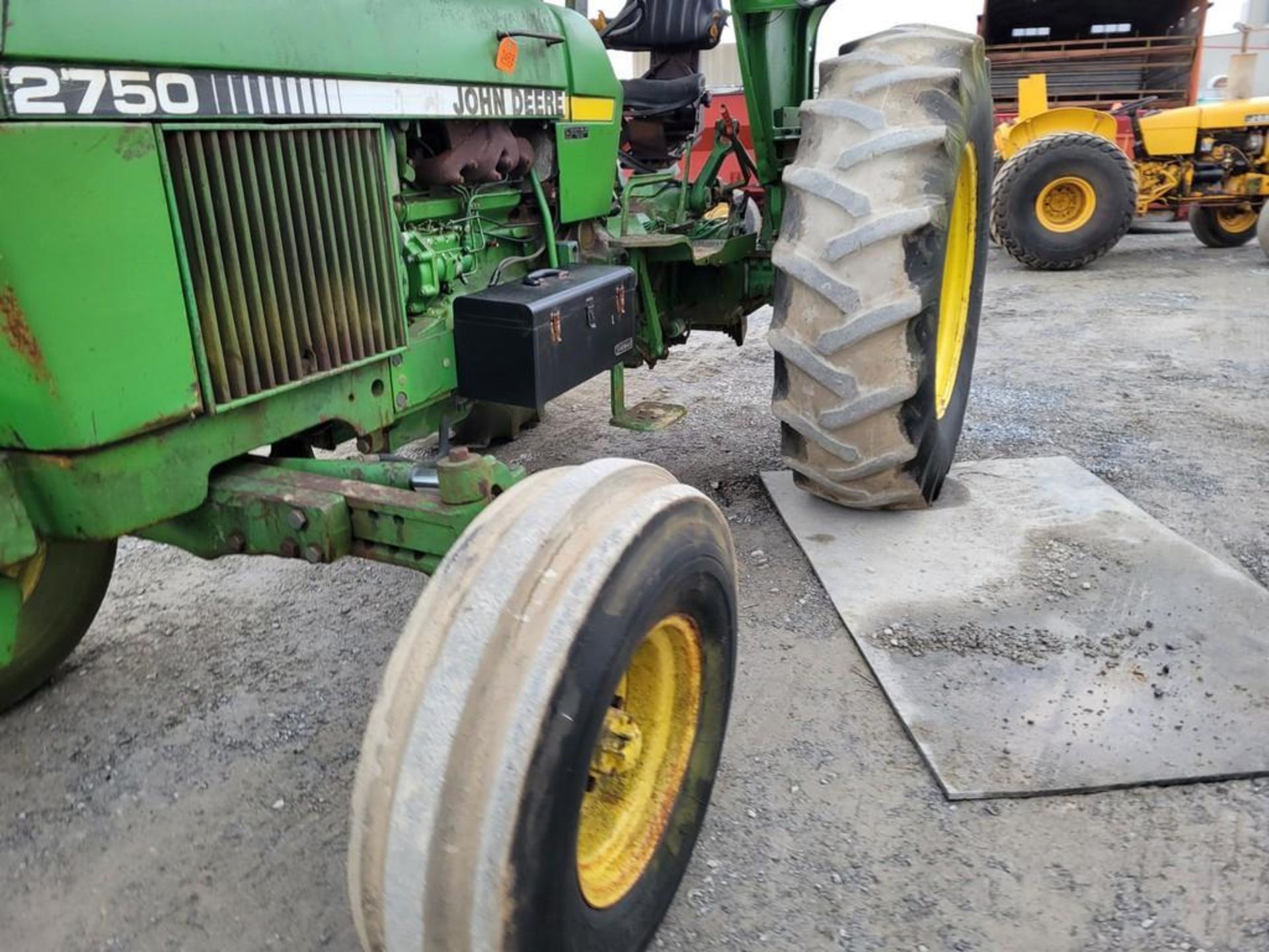 John Deere 2750 Tractor 'Runs & Operates' - Image 3 of 38