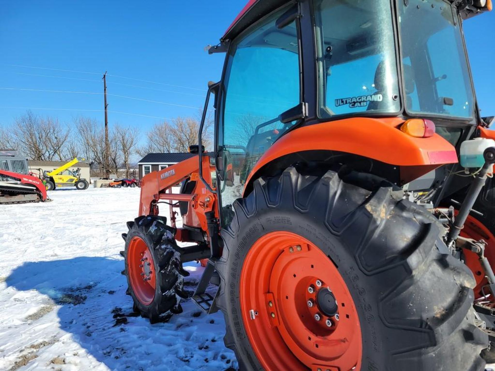 Kubota M7060 Cab Loader Tractor 'Ride & Drive' - Image 15 of 37