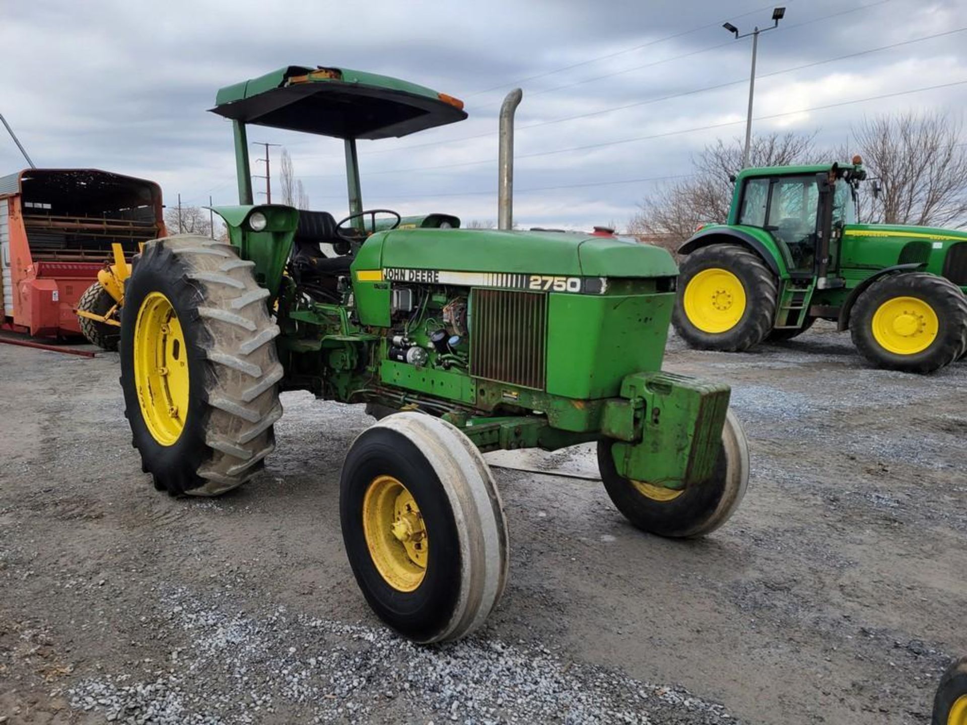 John Deere 2750 Tractor 'Runs & Operates'