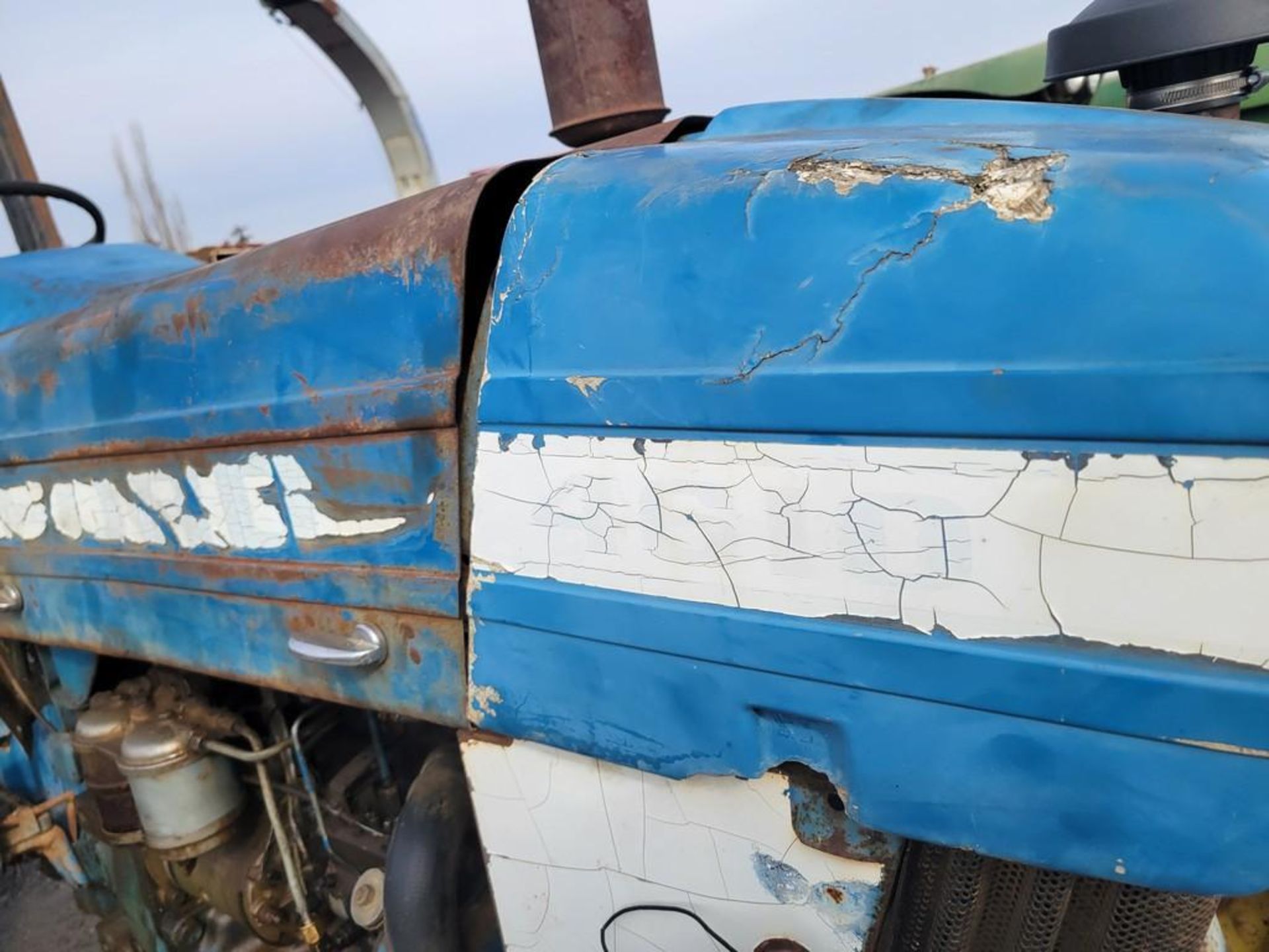 Ford 4610 Tractor 'Runs & Operates' - Image 5 of 28