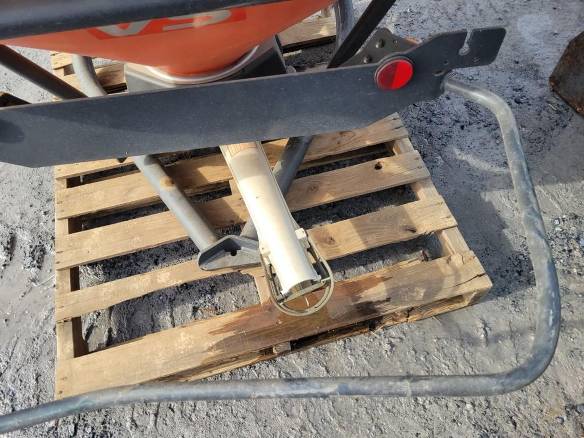 2013 Kubota VS400 Horn Spreader - Image 4 of 14