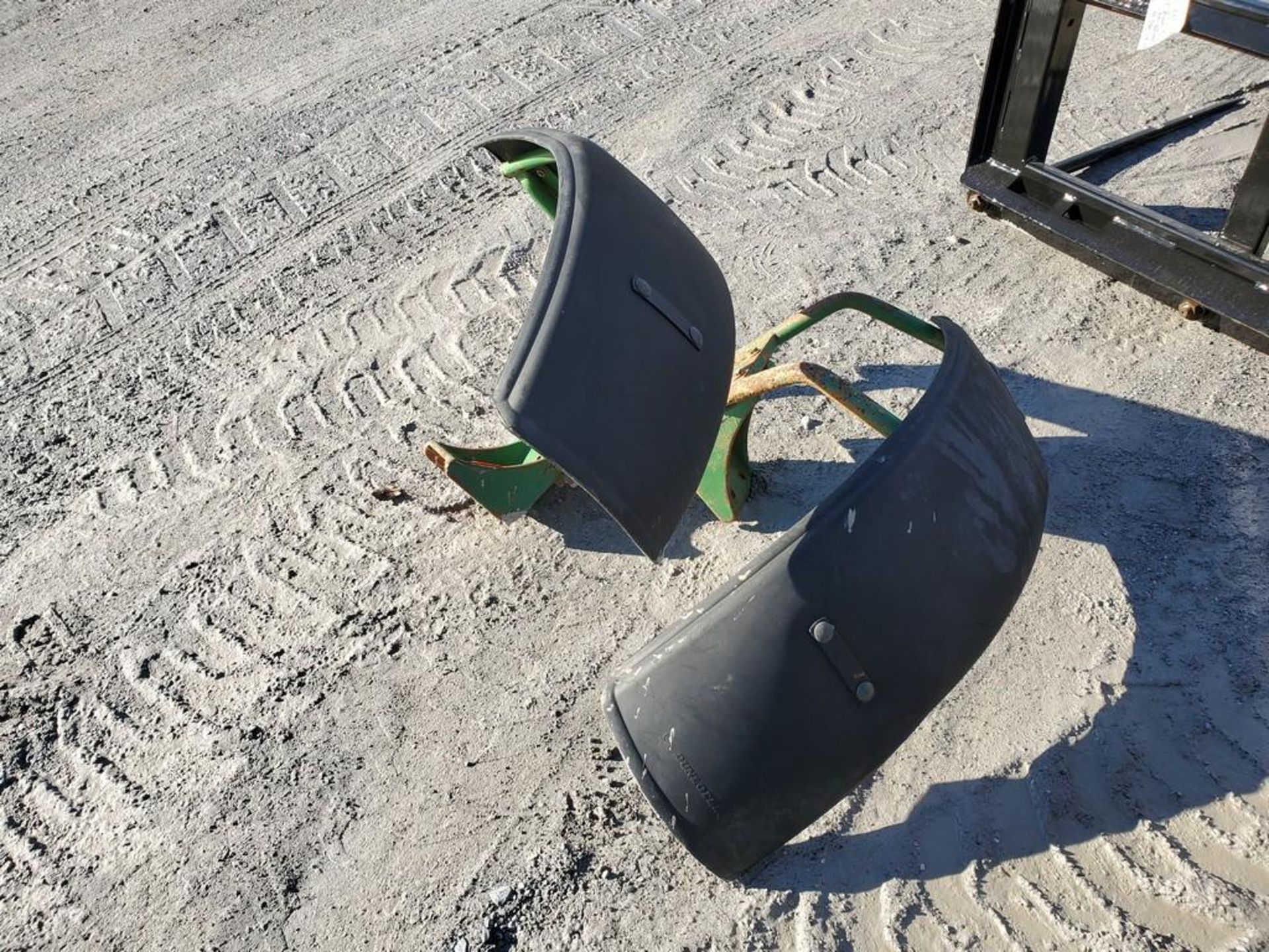 John Deere Front Fenders 'Pair of 2' - Image 2 of 7
