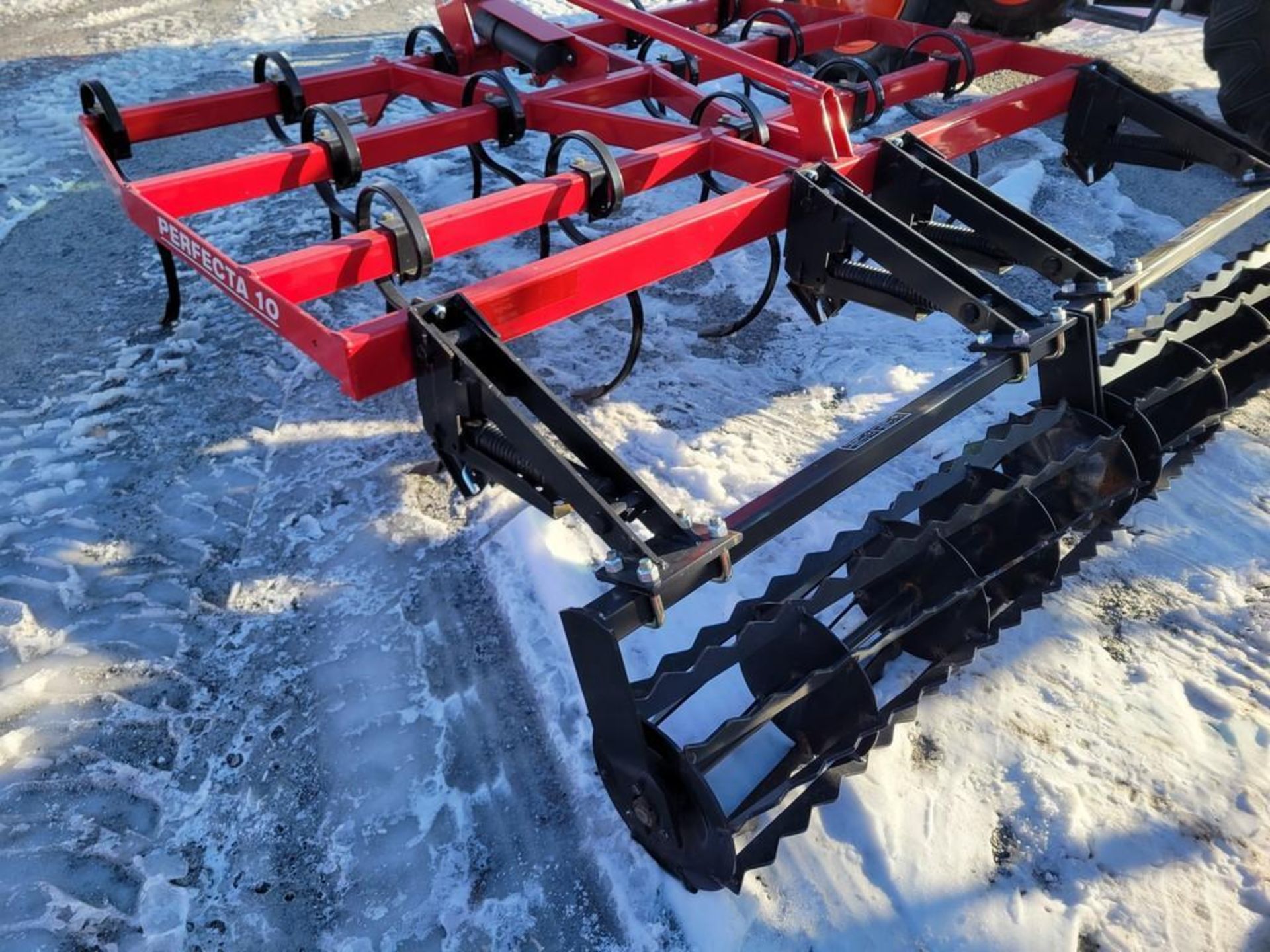 Unverferth Perfecta 10 Cultivator 'NEW' - Image 11 of 16