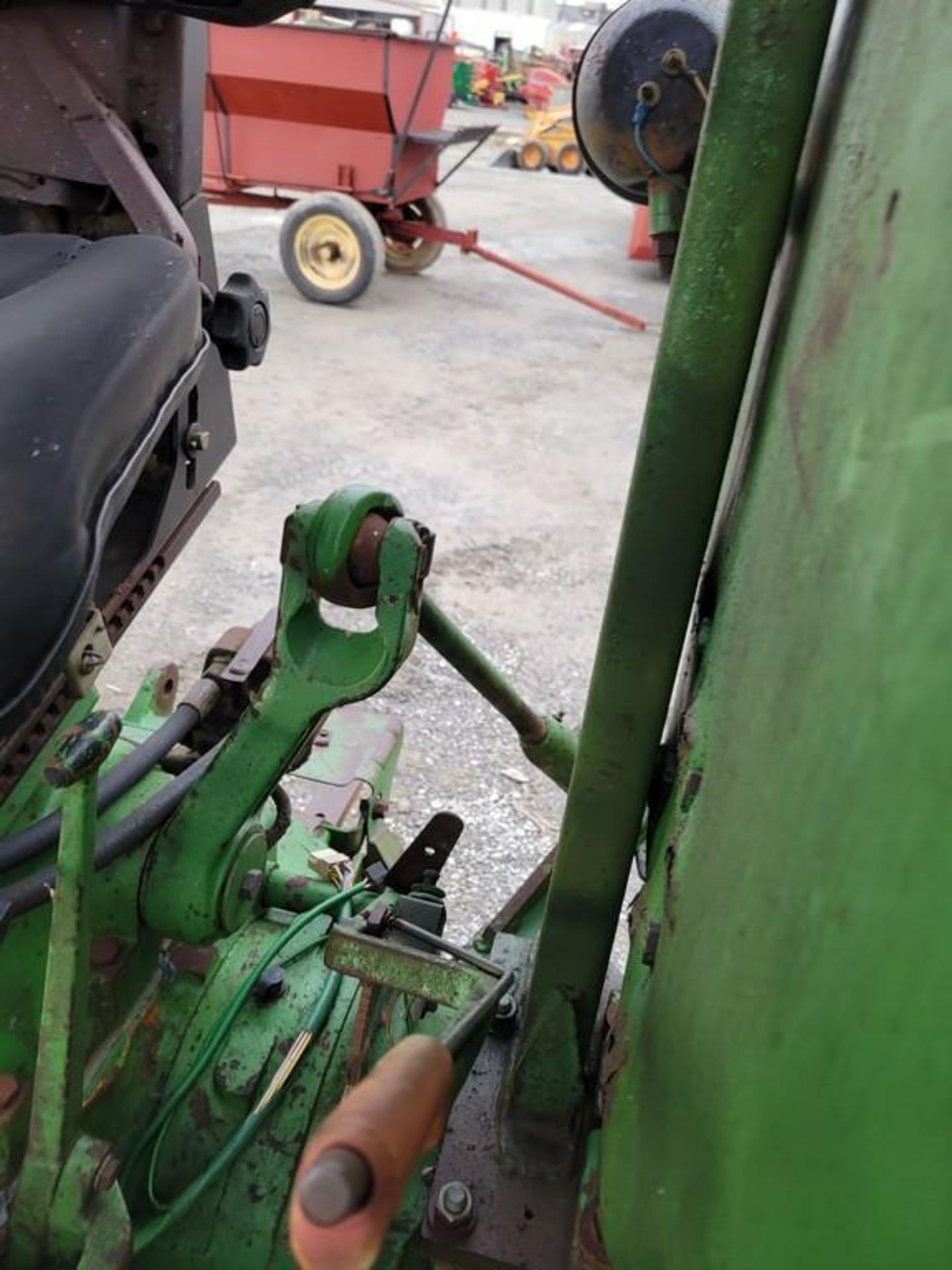 John Deere 2750 Tractor 'Runs & Operates' - Image 28 of 38