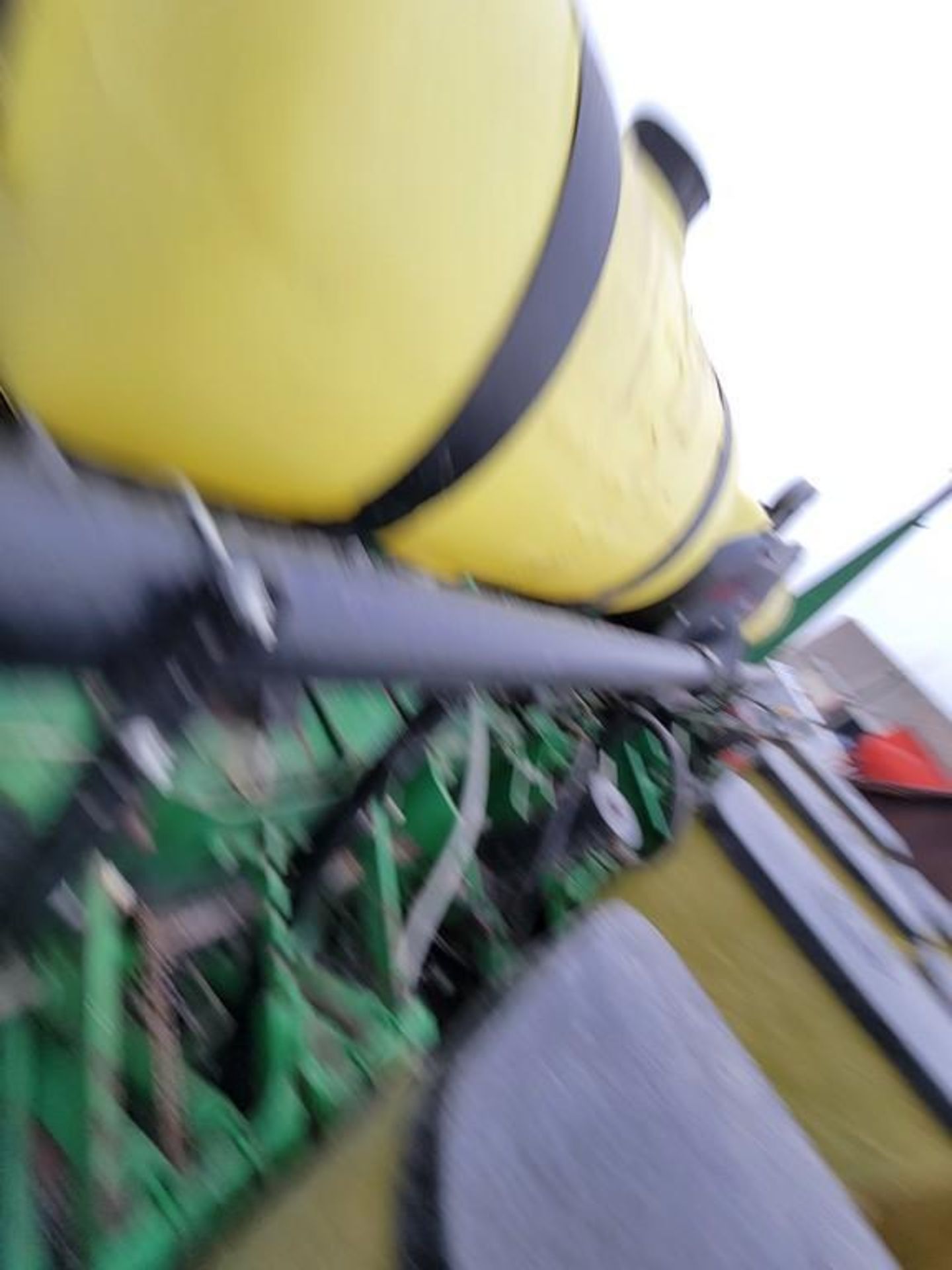 John Deere 7200 Corn Planter - Image 23 of 30