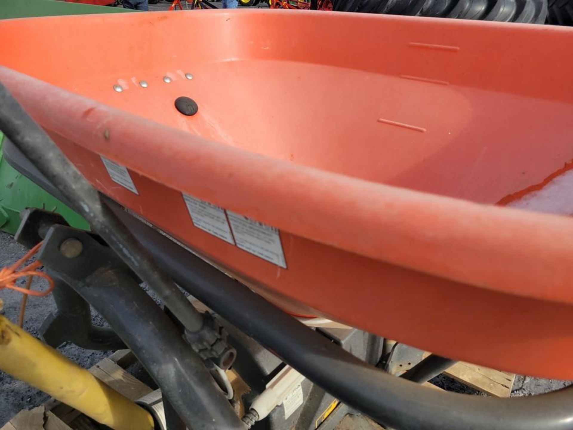 2013 Kubota VS400 Horn Spreader - Image 9 of 14