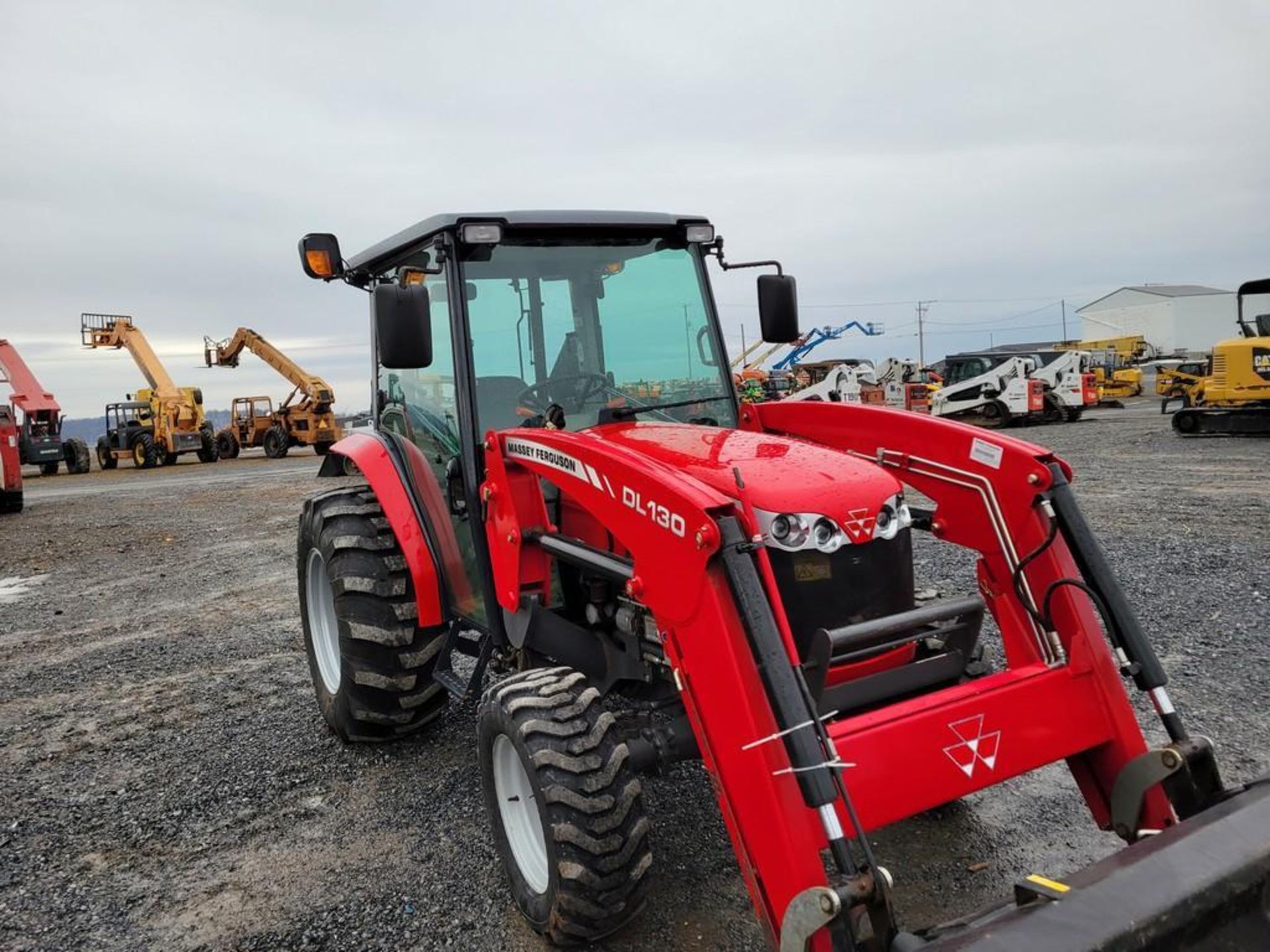 Massey Ferguson 1655 Cab Compact Loader Tractor 'Ride & Drive' - Image 3 of 42
