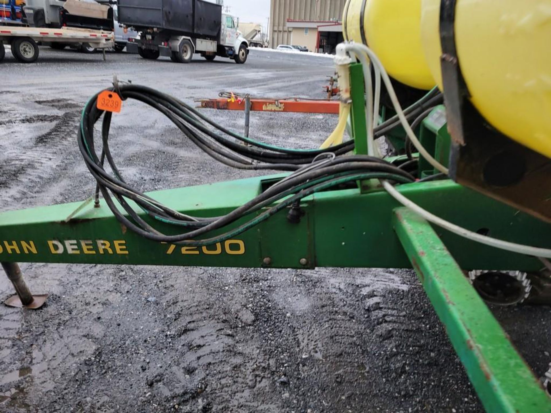 John Deere 7200 Corn Planter - Image 28 of 30