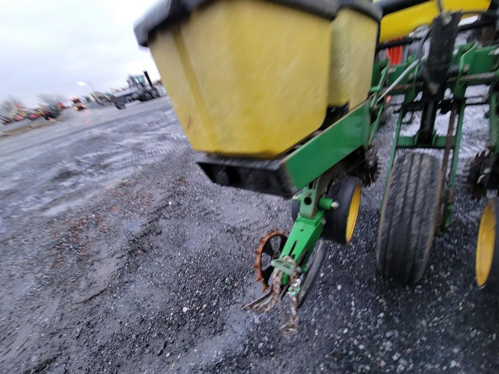 John Deere 7200 Corn Planter - Image 16 of 30