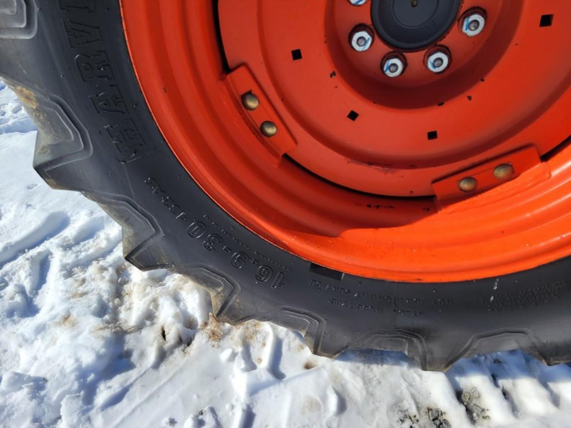 Kubota M7060 Cab Loader Tractor 'Ride & Drive' - Image 7 of 37