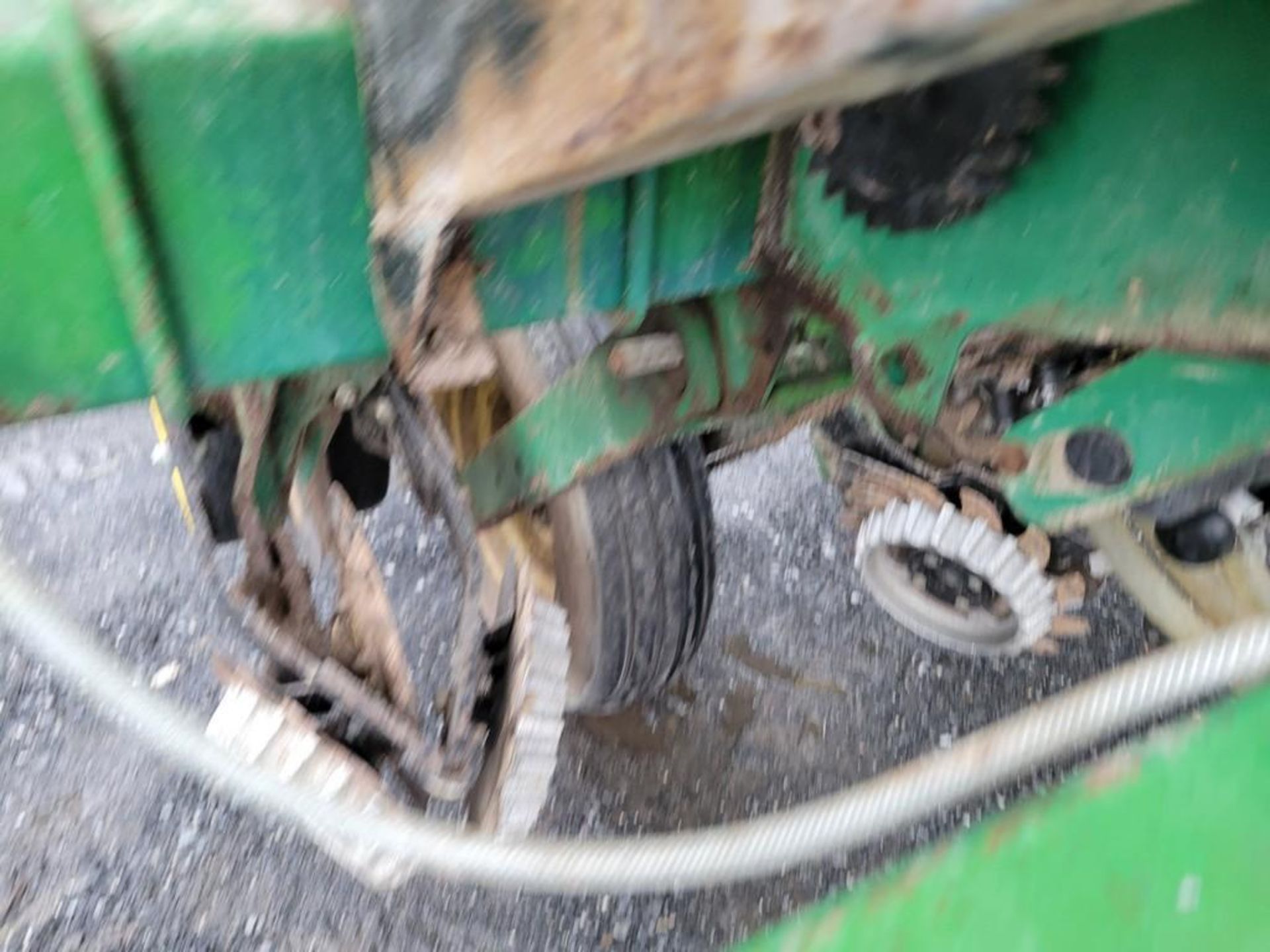John Deere 7200 Corn Planter - Image 7 of 30
