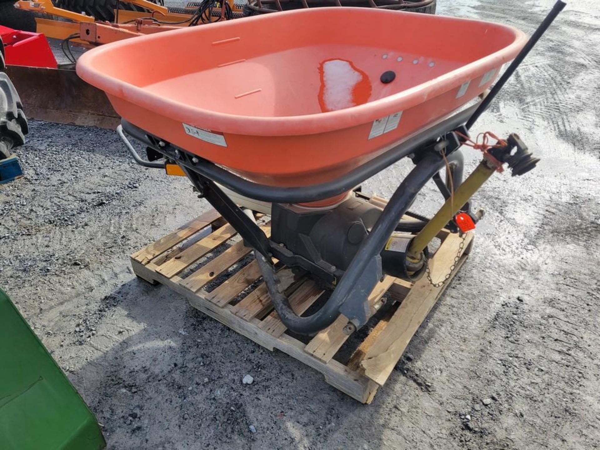 2013 Kubota VS400 Horn Spreader - Image 2 of 14