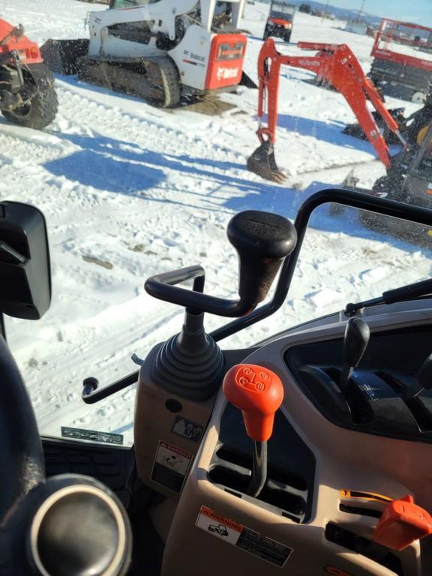 Kubota M7060 Cab Loader Tractor 'Ride & Drive' - Image 34 of 37