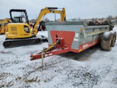 New Idea 3739 Manure Spreader