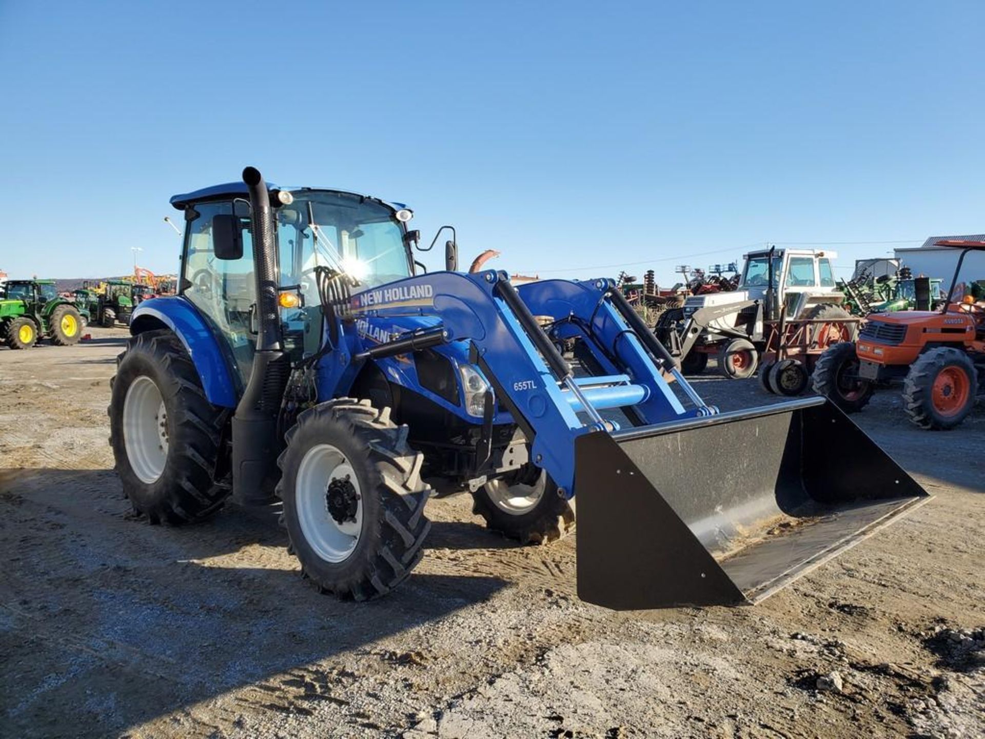 2015 New Holland T4.100 Cab Loader Tractor 'Ride & Drive' - Image 7 of 49