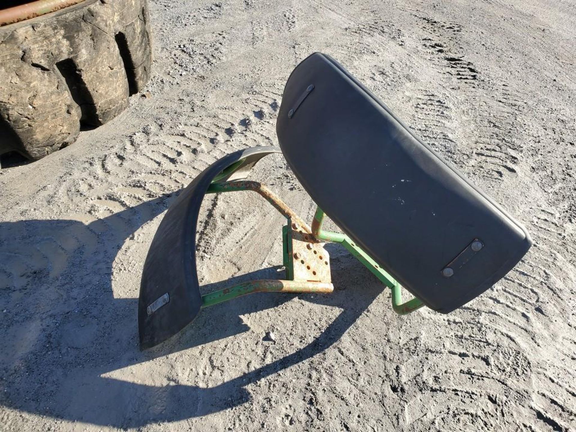 John Deere Front Fenders 'Pair of 2' - Image 4 of 7
