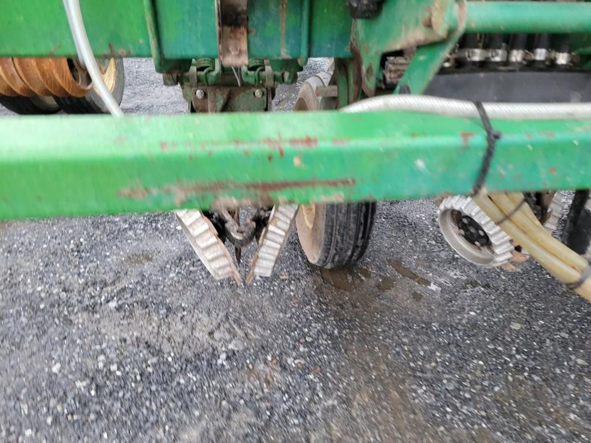 John Deere 7200 Corn Planter - Image 6 of 30