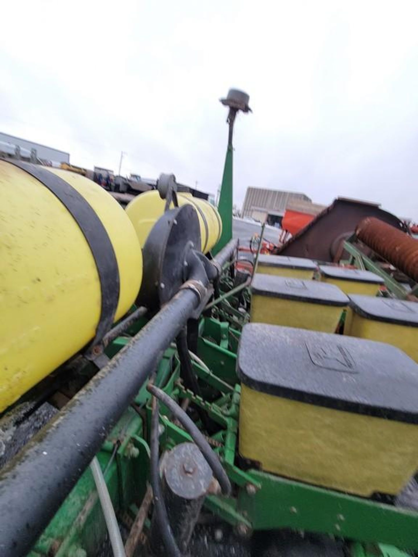 John Deere 7200 Corn Planter - Image 22 of 30