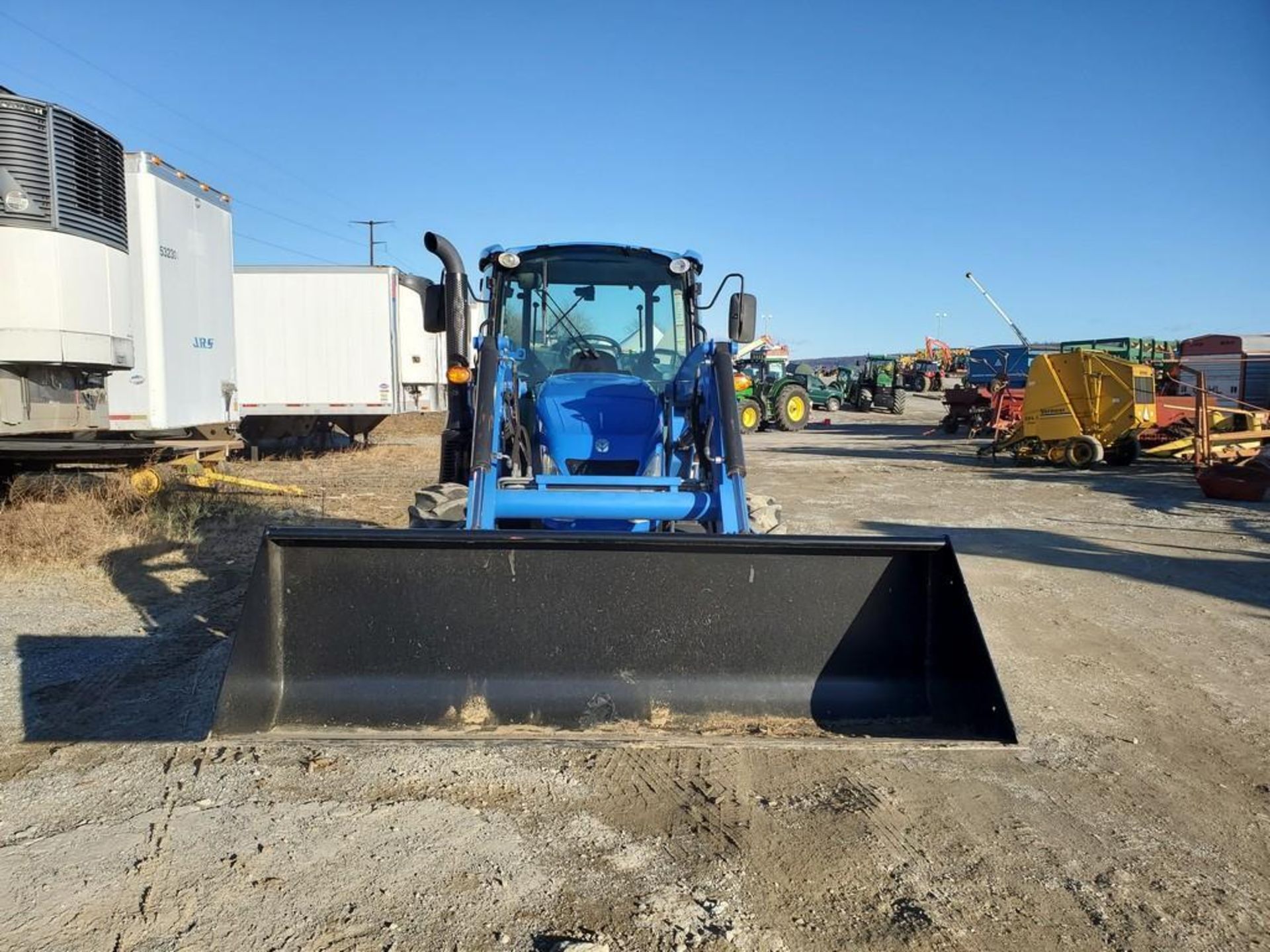 2015 New Holland T4.100 Cab Loader Tractor 'Ride & Drive' - Image 8 of 49