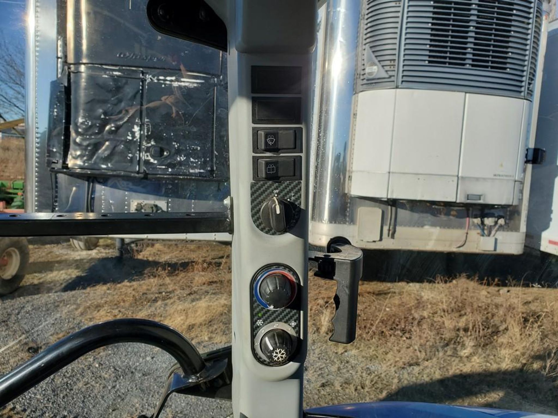 2015 New Holland T4.100 Cab Loader Tractor 'Ride & Drive' - Image 39 of 49