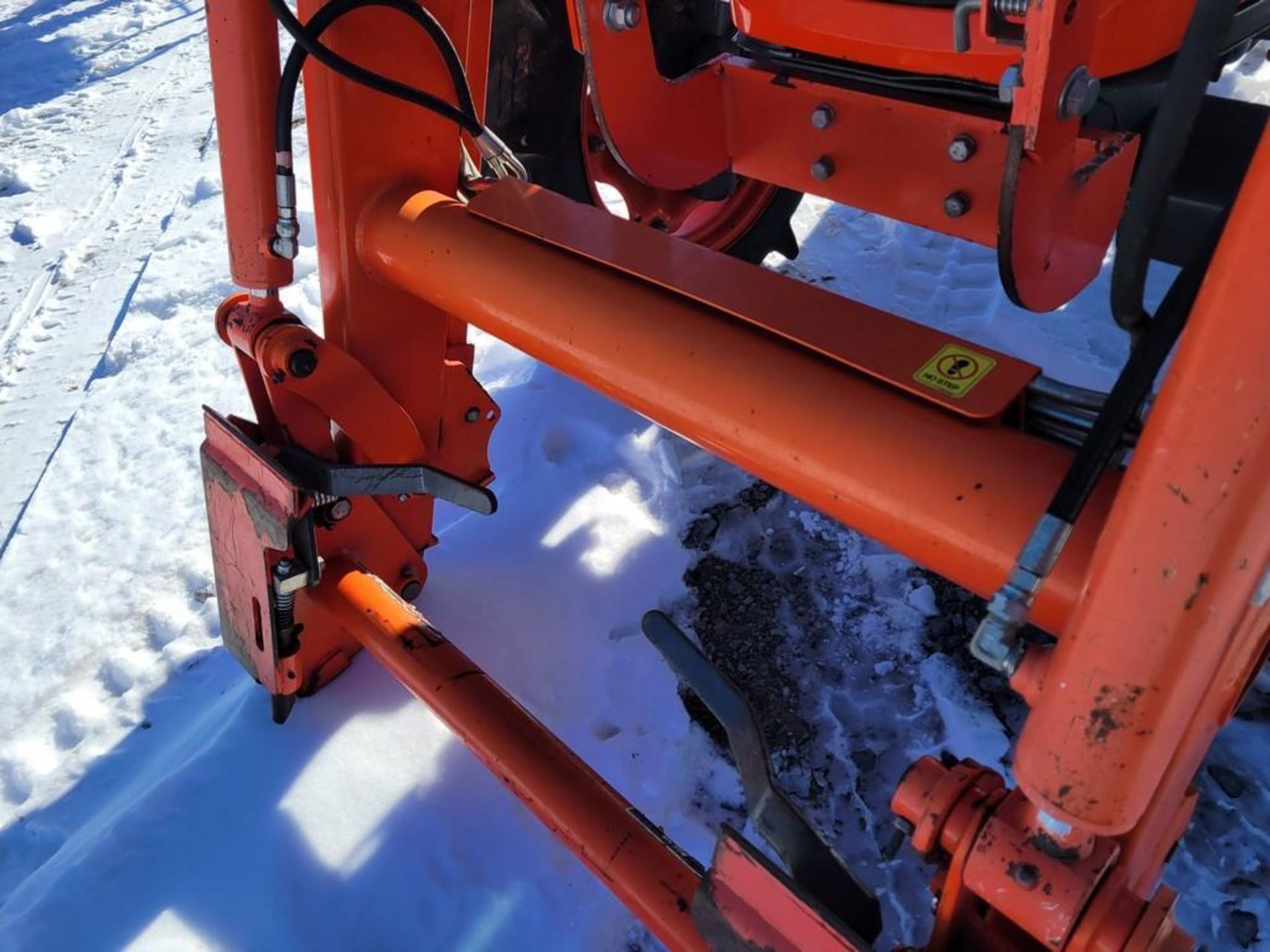 Kubota M7060 Cab Loader Tractor 'Ride & Drive' - Image 24 of 37